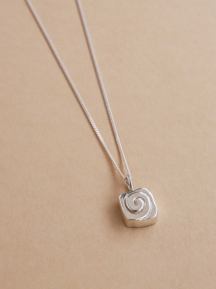 Necklaces Wolf & Moon | Cinnamon Bun Necklace